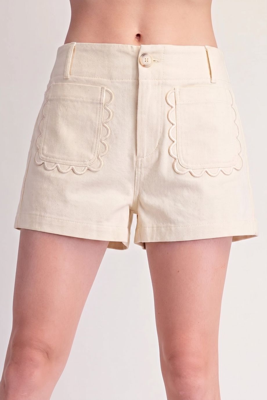 Whitney Scallop Pocket Stretch Denim Shorts Cream