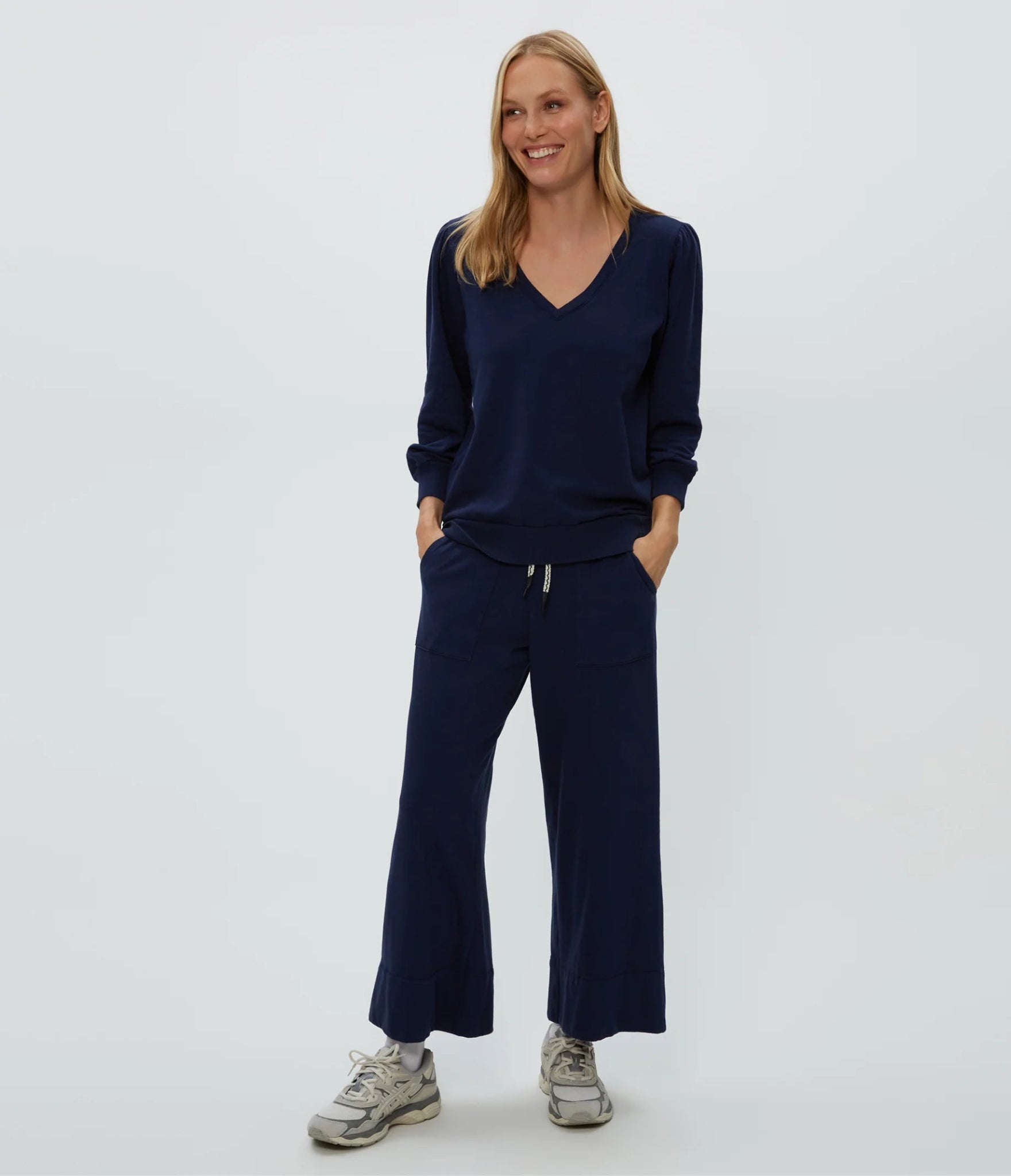 Kit V - Neck Sweatshirt Nocturnal - Michael Stars - COLOR GAME