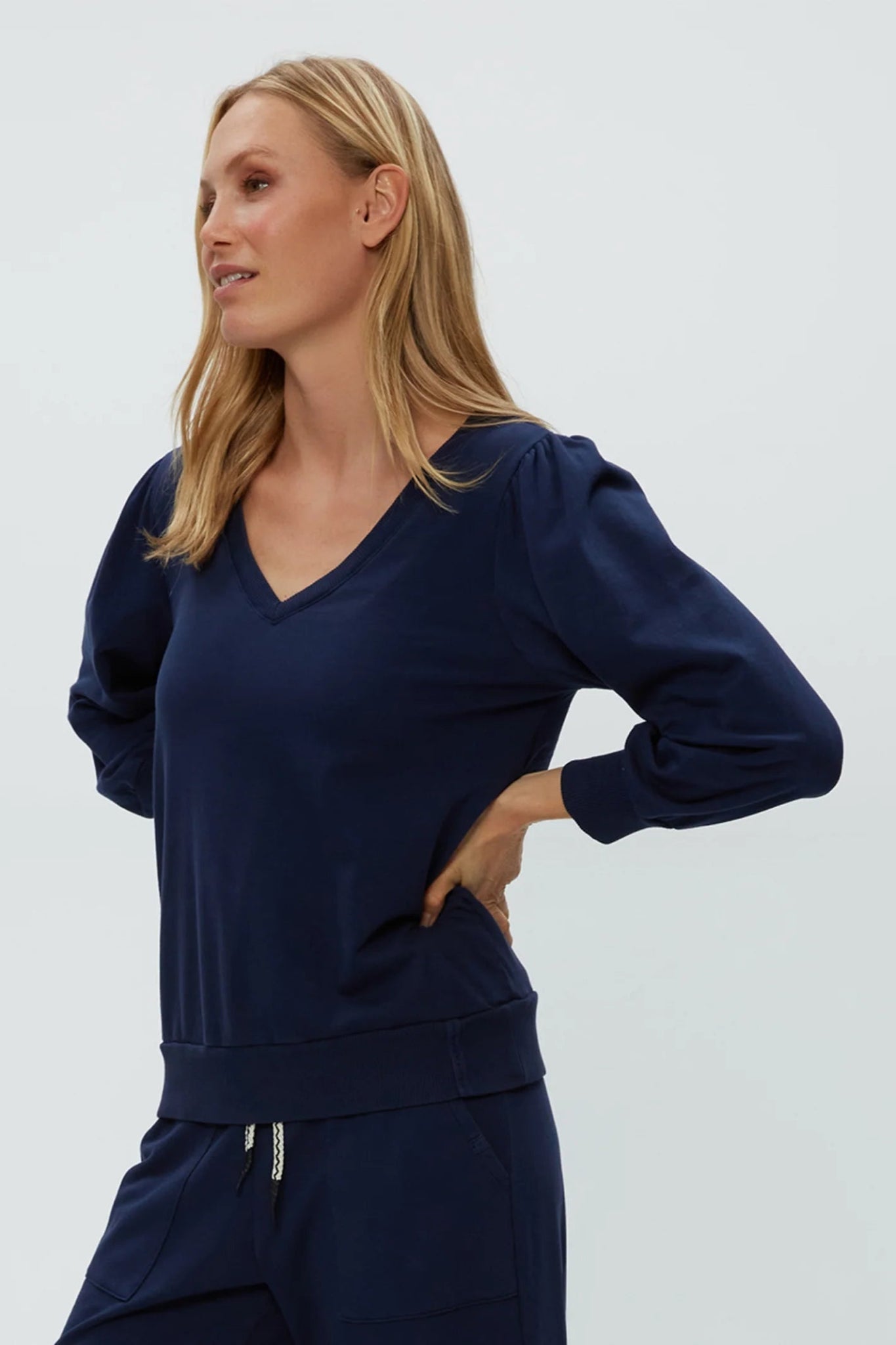 Kit V - Neck Sweatshirt Nocturnal - Michael Stars - COLOR GAME