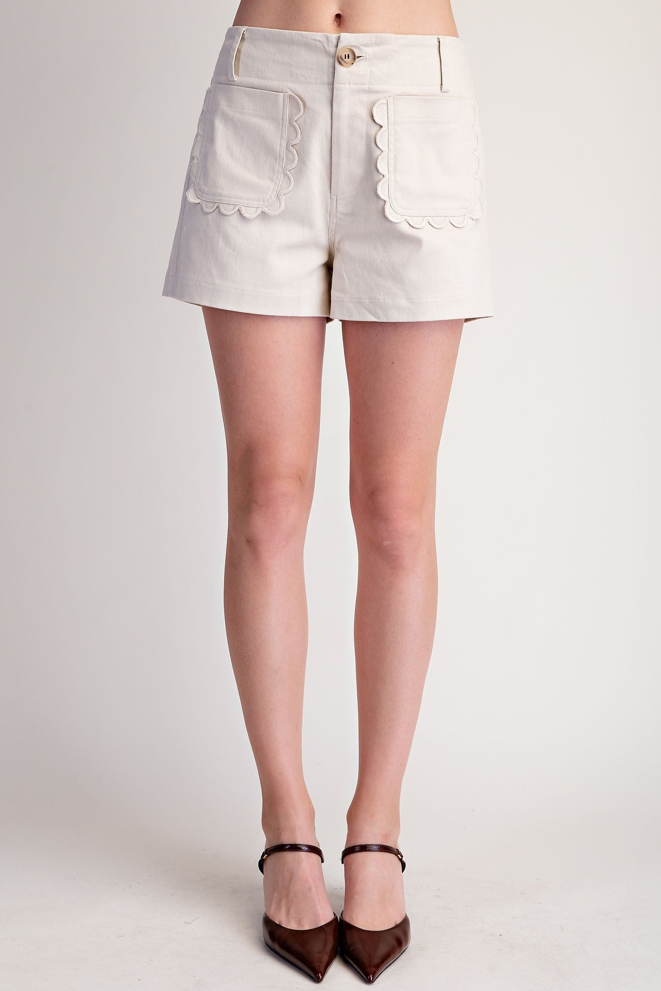 Whitney Scallop Pocket Stretch Denim Shorts Ivory - Color Game - COLOR GAME