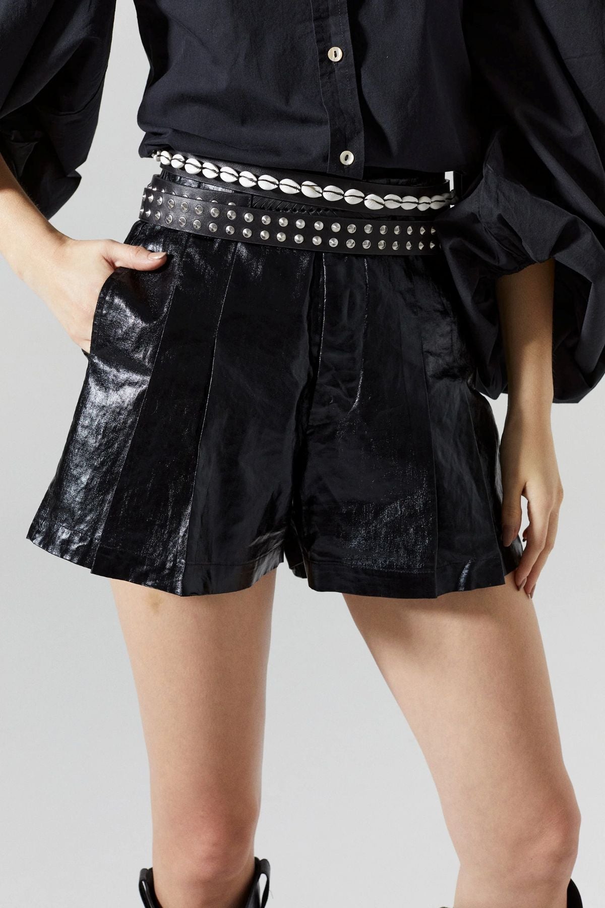 Frida Metallic Linen Shorts Black - Lanhtropy - COLOR GAME