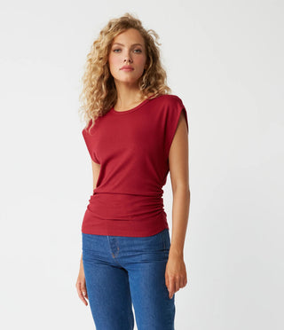 Joni Power Shoulder Tee Carmine - Michael Stars - COLOR GAME