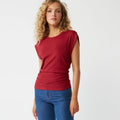 Joni Power Shoulder Tee Carmine - Michael Stars - COLOR GAME